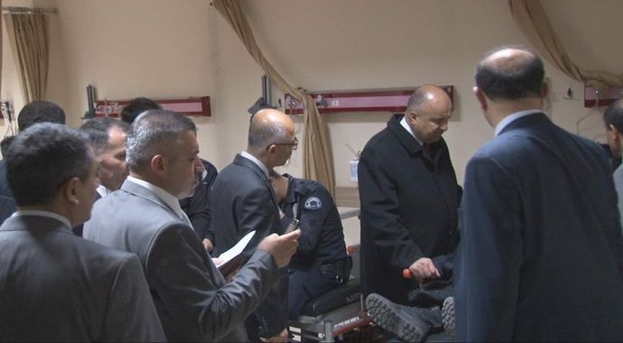 Yaralı polisleri ziyaret etti