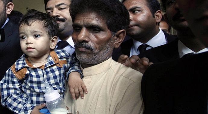 Pakistan'da yargılanan bebeğin davası düştü Pakistan'da yargılanan bebeğin davası düştü