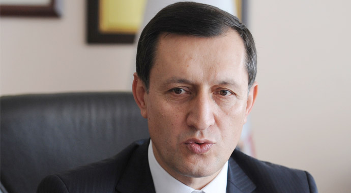 Emrullah İşler'den Pınar Kür'e tepki Emrullah İşler'den Pınar Kür'e tepki