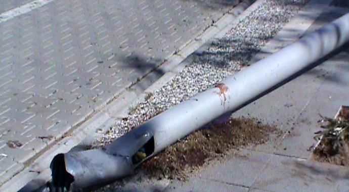 Yeni aldığı motosikletle direğe çarpıp öldü