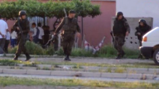 Düğün evi savaş alanına döndü Düğün evi savaş alanına döndü