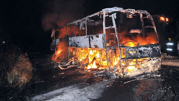 Meksika'da otobüs kamyonla çarpıştı: 36 ölü Meksika'da otobüs kamyonla çarpıştı: 36 ölü