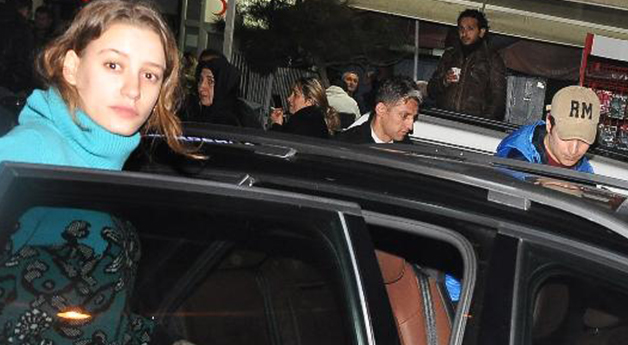 Serenay Sarıkaya hastanelik oldu! Serenay Sarıkaya hastanelik oldu!