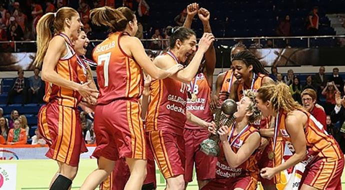 Galatasaraylı futbolculardan şampiyonluk tweeti Galatasaraylı futbolculardan şampiyonluk tweeti