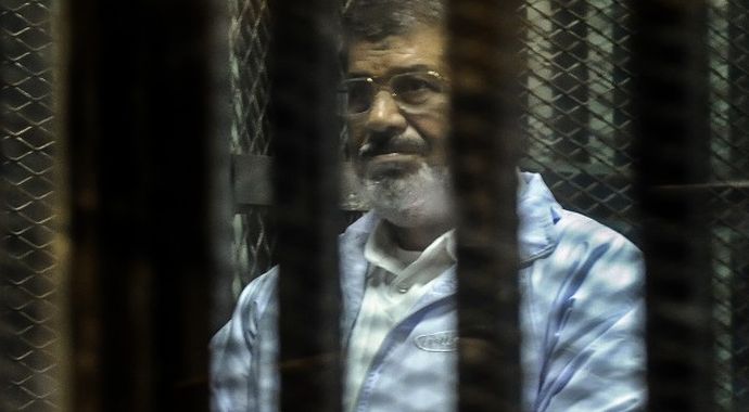 Mursi'nin duruşması 12 Mayıs'a ertelendi Mursi'nin duruşması 12 Mayıs'a ertelendi