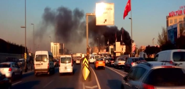 İstanbul'da korkutan yangın! İstanbul'da korkutan yangın!