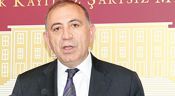 Gürsel Tekin&#039;den ulusalcı vekillere &#039;Cemaatle işbirliği&#039; cevabı