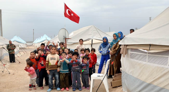Türkiye'deki Suriyelilerin sayısı 900 bini aştı Türkiye'deki Suriyelilerin sayısı 900 bini aştı