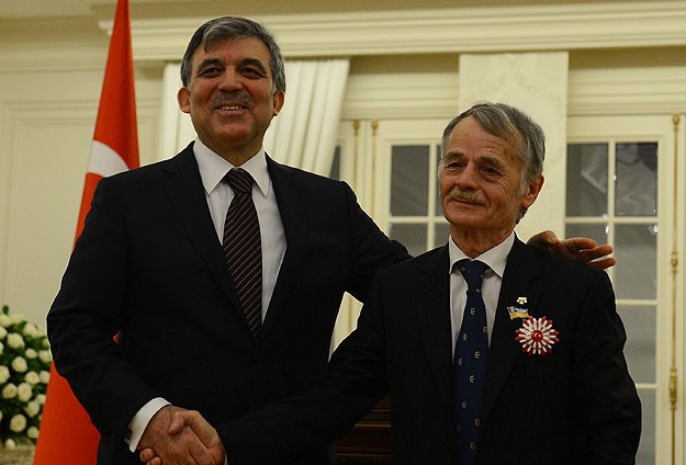 Gül'den, Kırımoğlu'na Cumhuriyet Nişanı Gül'den, Kırımoğlu'na Cumhuriyet Nişanı