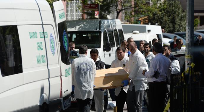 Adnan Yıldız'ın eşi ve kızının cenazeleri Adlı Tıp'tan alındı Adnan Yıldız'ın eşi ve kızının cenazeleri Adlı Tıp'tan alındı