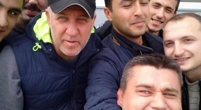 Mesut Bakkal'dan selfie pozu! Mesut Bakkal'dan selfie pozu!