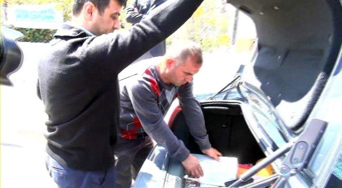 Ölen bebeği kutu içinde morga götürdü Ölen bebeği kutu içinde morga götürdü