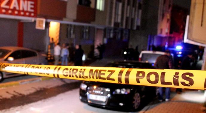 Bağcılar'da korku dolu anlar, binaya ses bombası attılar! Bağcılar'da korku dolu anlar, binaya ses bombası attılar!