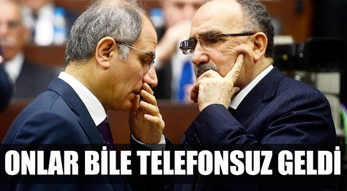 AK Parti toplantısına onlar bile telefonsuz katıldı!