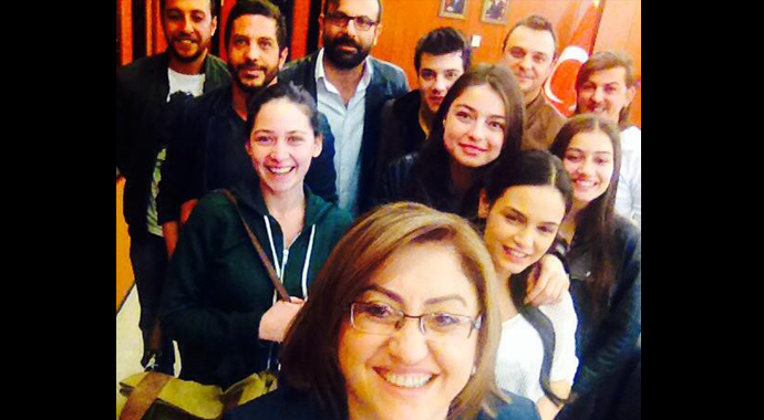 Fatma Sahin'de selfie modasına uydu