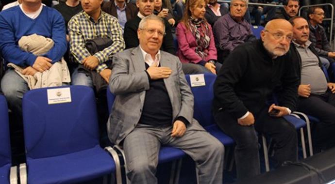 Fenerbahçe Kayseri Kaski maçını Aziz Yıldırım da izledi Fenerbahçe Kayseri Kaski maçını Aziz Yıldırım da izledi