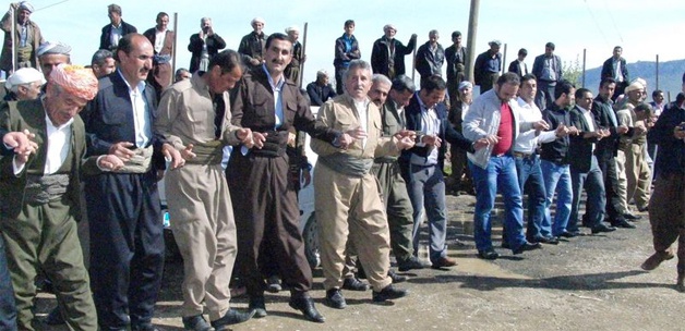 Irak sınırında AK Parti sevinci Irak sınırında AK Parti sevinci