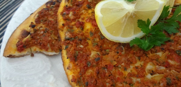 Bakın lahmacun diye ne yiyoruz!