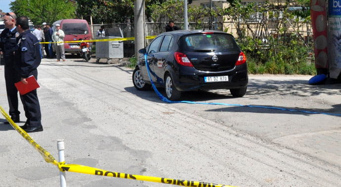 Trafikte yol verme kavgası kanlı bitti: 1 ölü, 1 yaralı Trafikte yol verme kavgası kanlı bitti: 1 ölü, 1 yaralı