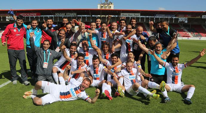 İstanbul Büyükşehir (İBB) yine yeniden Süper Lig'de İstanbul Büyükşehir (İBB) yine yeniden Süper Lig'de