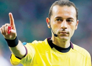 UEFA'dan Cüneyt Çakır'a görev UEFA'dan Cüneyt Çakır'a görev