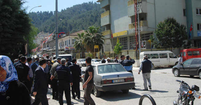 Top mermisi bu defa Yayladağı&#039;nın merkezine düştü