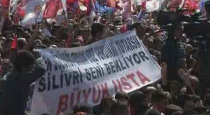 Başbakan Erdoğan için bu pankartı açanlar hesap verecek Başbakan Erdoğan için bu pankartı açanlar hesap verecek