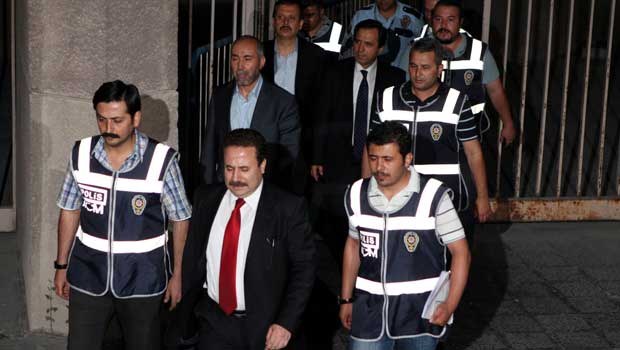 Deniz Feneri'nde 18 kişinin 'tedbir kararı' kalktı Deniz Feneri'nde 18 kişinin 'tedbir kararı' kalktı