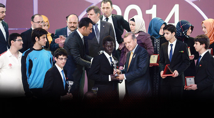 Kardeş hançeri yedik! Kardeş hançeri yedik!