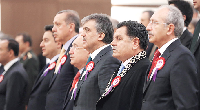 'Kılıç' kuşandı! İsim vermedi ama... 'Kılıç' kuşandı! İsim vermedi ama...