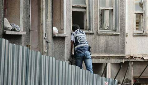 Beyoğlu'nda uyuşturucu operasyonuna Alman gözlemci Beyoğlu'nda uyuşturucu operasyonuna Alman gözlemci