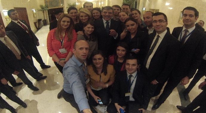 Cumhurbaşkanı Gül&#039;den &#039;&#039;selfie&#039;&#039;