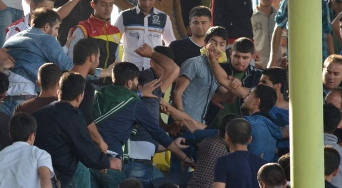 Son düdükle birlikte kavgaya başladılar