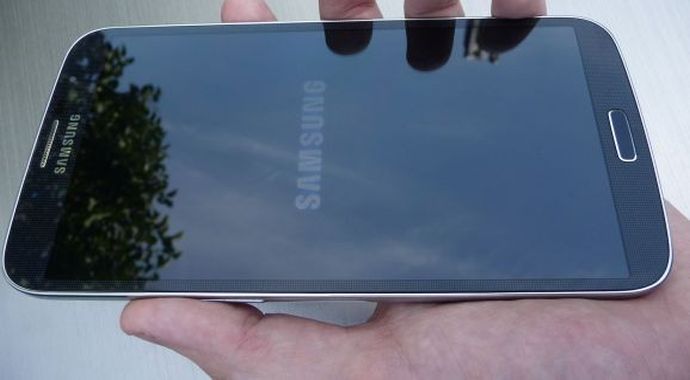 Samsung'dan bir "dev" Galaxy daha geliyor! Samsung'dan bir "dev" Galaxy daha geliyor!