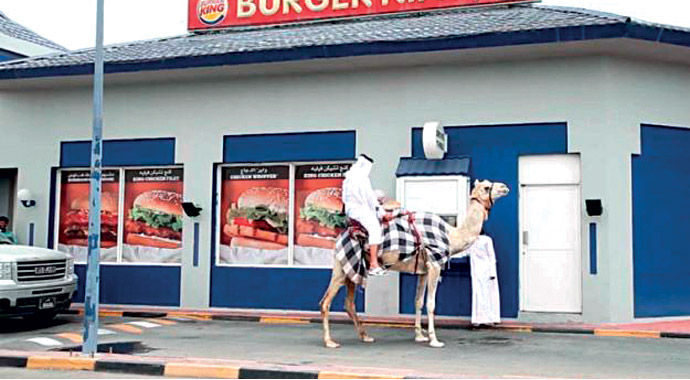 Görgüsüz zengin! Yok artık devenin nalı...