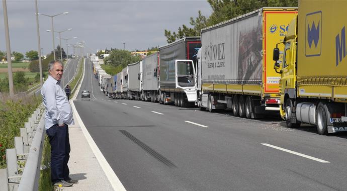 Kapıkule&#039;deki TIR kuyruğu 7 kilometreyi buldu