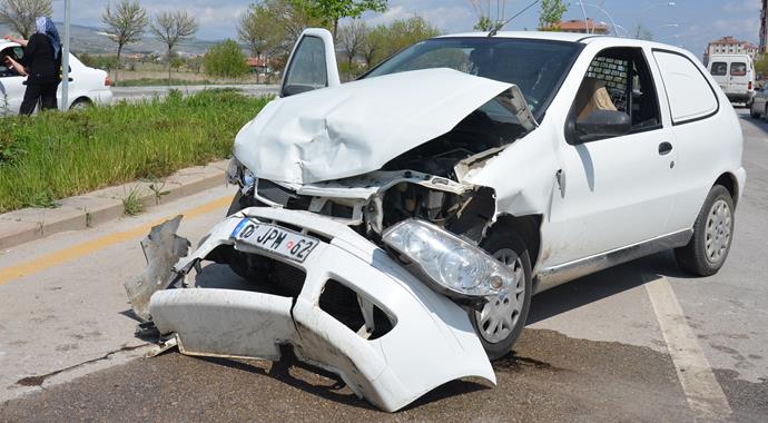 Ankara'da trafik kazası: 7 yaralı! Ankara'da trafik kazası: 7 yaralı!