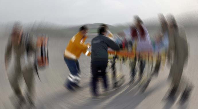 Şemdinli'de iki köy çatıştı, 1 ölü var Şemdinli'de iki köy çatıştı, 1 ölü var