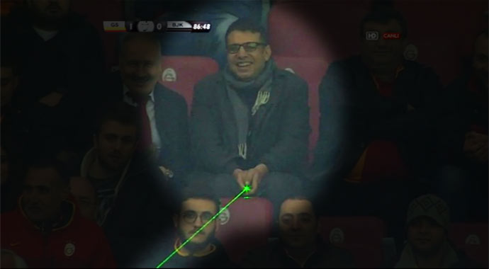 Tolga Zengin'e lazer tutan taraftara 1 yıl men Tolga Zengin'e lazer tutan taraftara 1 yıl men