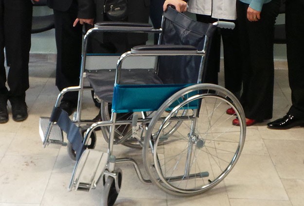 Engelli çocuğun tekerlekli sandalyesini çaldılar Engelli çocuğun tekerlekli sandalyesini çaldılar
