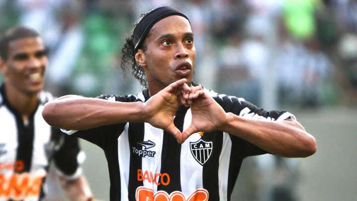 Roberto Carlos&#039;tan flaş Ronaldinho açıklaması!