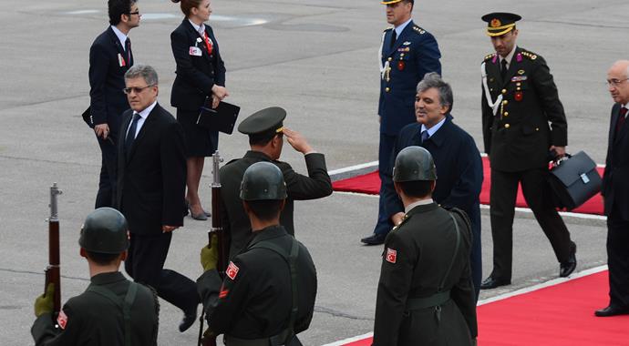 Abdullah Gül, yurda döndü Abdullah Gül, yurda döndü