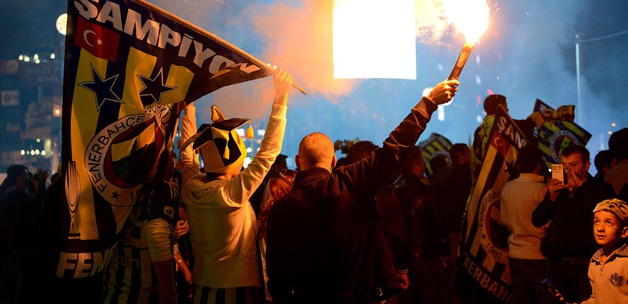 15 Fenerbahçe taraftarı gözaltına alındı! 15 Fenerbahçe taraftarı gözaltına alındı!