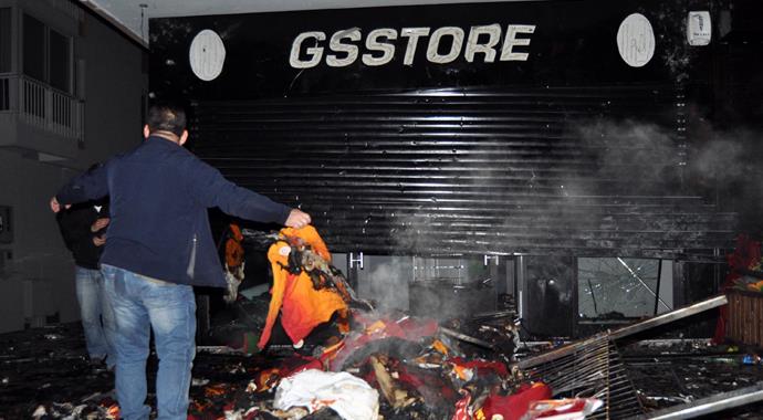 GS Store mağazasında büyük hasar! GS Store mağazasında büyük hasar!