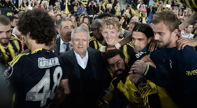 Süleyman Demirel'den Aziz Yıldırım'a tebrik telefonu Süleyman Demirel'den Aziz Yıldırım'a tebrik telefonu
