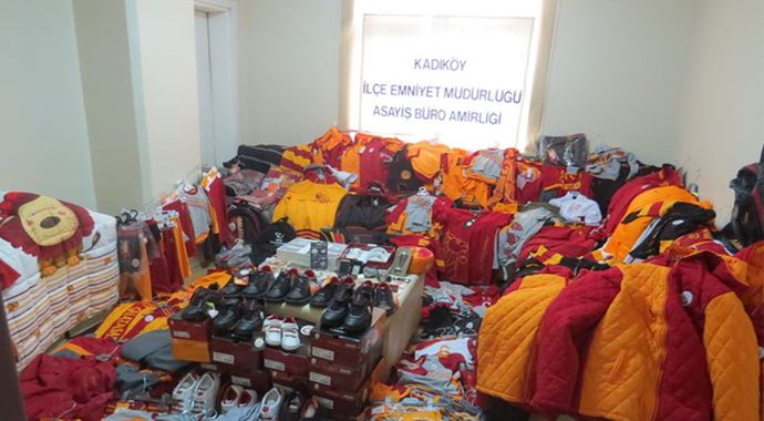 Yağmalanan GS Store ürünleri bulundu Yağmalanan GS Store ürünleri bulundu