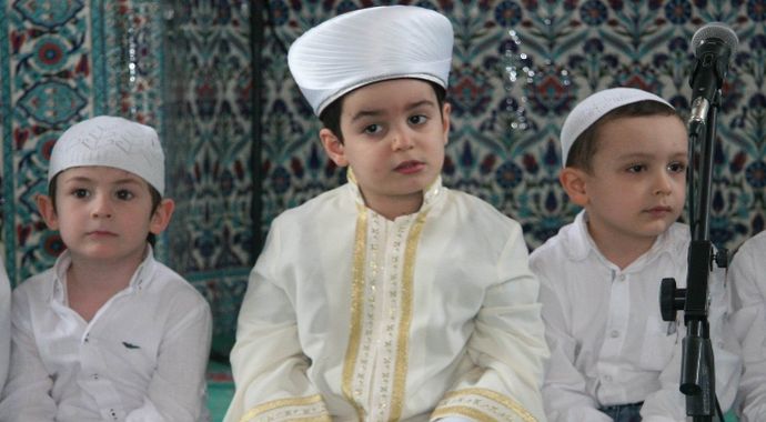 17 Aylıkken hacı oldu 4.5 yaşında Kuran-ı hatim etti 17 Aylıkken hacı oldu 4.5 yaşında Kuran-ı hatim etti
