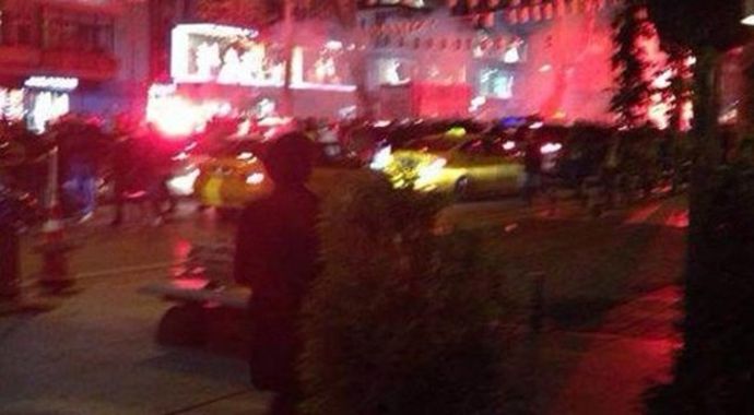 Bağdat Caddesi karıştı, polis müdahale ediyor Bağdat Caddesi karıştı, polis müdahale ediyor