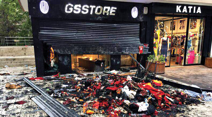 Şükrü Ergün'den, GS Store'un yağmalanmasına sert tepki: Barbarlık Şükrü Ergün'den, GS Store'un yağmalanmasına sert tepki: Barbarlık