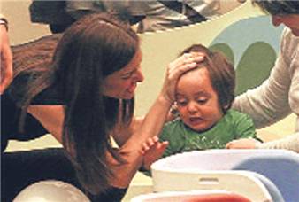 Bergüzar Korel'in oğlu onu görünce çığlık attı!